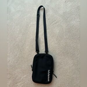 Lululemon Easy Access Crossbody in Black